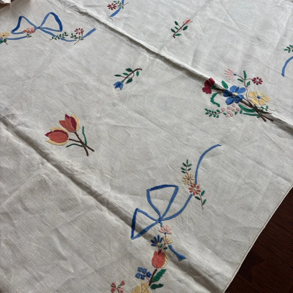 Vintage Hand Embroidered Appliqued Linen Tablecloth Napkin Set Floral Blue